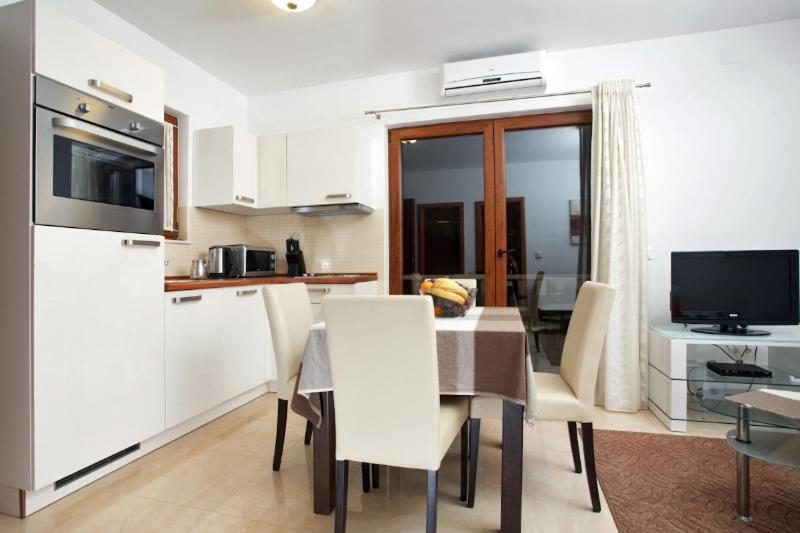 Apartments Tisno - Villa Mare Экстерьер фото